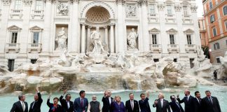 ‘No tendrás nada y serás feliz’ (V): lo de la Aldea Global No tendrás nada y serás feliz