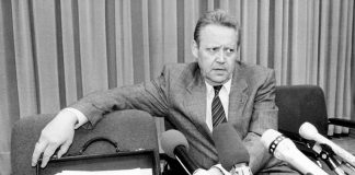 El error que derribó el Muro de Berlín