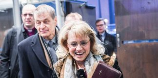 ¿Condena de prisión por tuitear un versículo de la Biblia?