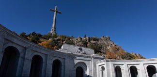 Lo indefendible (I): niñas cantando en el Valle de los Caídos Niñas cantando en el Valle de los Caídos