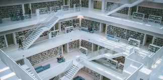 A la biblioteca a… ¡mirar el móvil!