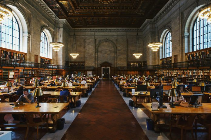 La universidad paralela