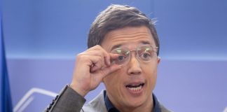 Todos estamos un poco salidos Todos estamos un poco salidos