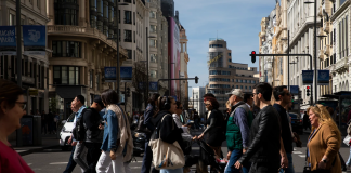 Entre lo lírico y lo metálico