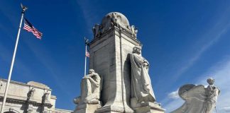 Doce de octubre en Washington a pesar de la presión política y el boicot mediático Día de Colón