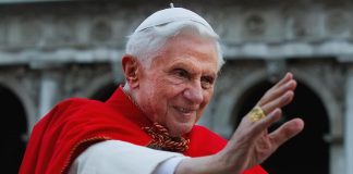Deconstruyendo el mito conservador de Benedicto XVI (III): el sesgo de la prensa