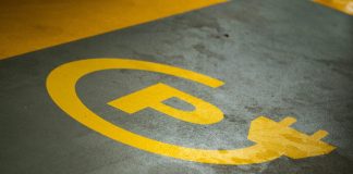 El coche eléctrico en España: lujo inútil en un país empobrecido El coche eléctrico en España