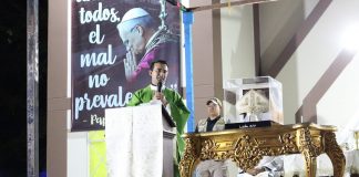 La mitra que el Papa envió a Chiclayo