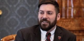 Mark Ivanyo: «Existe una élite transnacional que mueve los hilos, cuyos intereses no son los de los estadounidenses» Mark Ivanyo