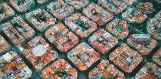 Trabajar para pagar el alquiler y las pensiones de sus mayores: una tragedia generacional Trabajar para pagar el alquiler y las pensiones de sus mayores