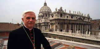 Deconstruyendo el mito conservador de Benedicto XVI (VI): del Dios de los filósofos al filósofo de Dios