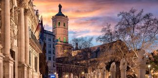 Cincuenta años de memoria, ochenta y nueve años de ausencia Cincuenta años de memoria, ochenta y nueve años de ausencia