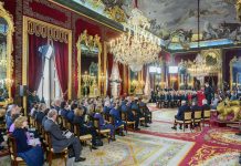 Españoles sin instituciones (VIII): un sistema que se celebra a espaldas de la gente corriente Españoles sin instituciones