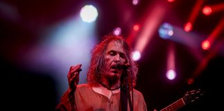 Robe Iniesta, poeta del exceso y voz irrepetible del rock español Robe Iniesta