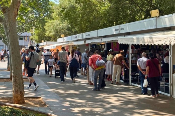 La Feria del Libro cierra con la huella del viaje del Papa